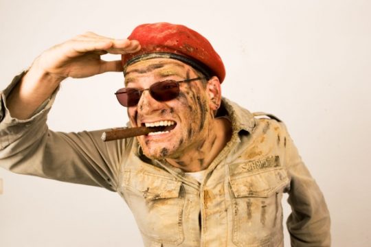 Ausbilder Schmidt mit seinem vierten Solo-Programm "Zum Brüllen komisch"