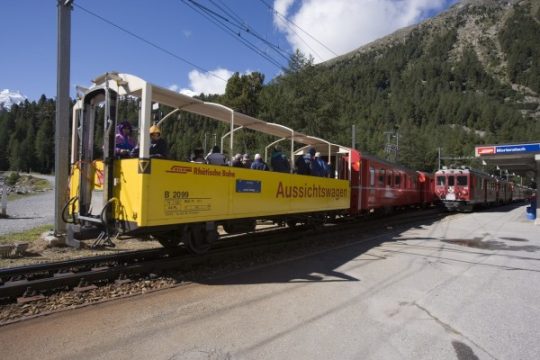 Viel Spaß mit der rhätischen Bahn in der Schweiz