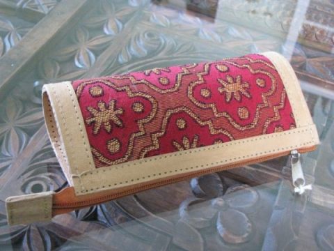 'Karina Kitsch'-Stiftetasche von Gundara