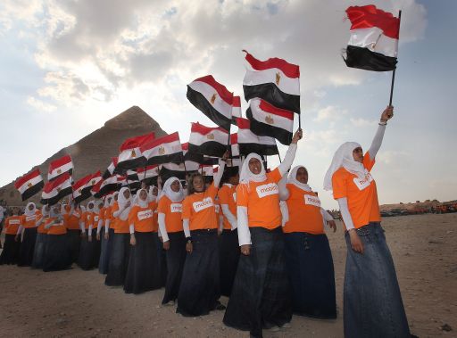 Ein Weltrekord-Versuch vor der Kheops-Pyramide in Ägypten (26.03.2010)