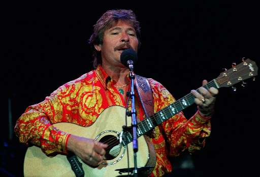 John Denver am 1. Mai 1994 in Hanoi