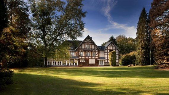 Das "Simple Comme Bonjour" liegt im“Domaine des Douys” in Pepinster