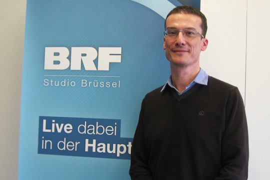 Autor Miguel Peromingo im BRF Studio Brüssel