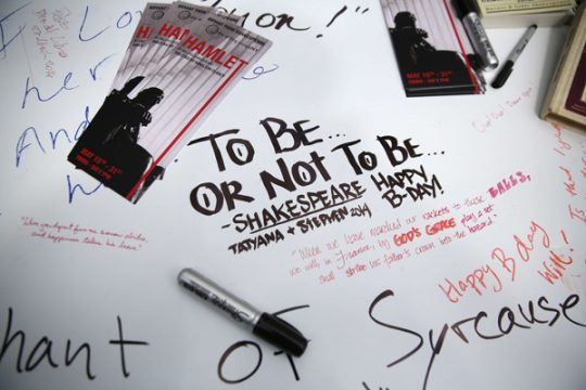 Shakespeares Ziate leben weiter (Bild vom 23.4. in New York)