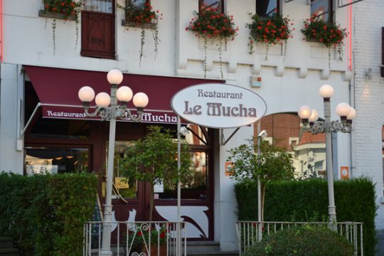 Le Mucha in Woluwé-Saint-Pierre