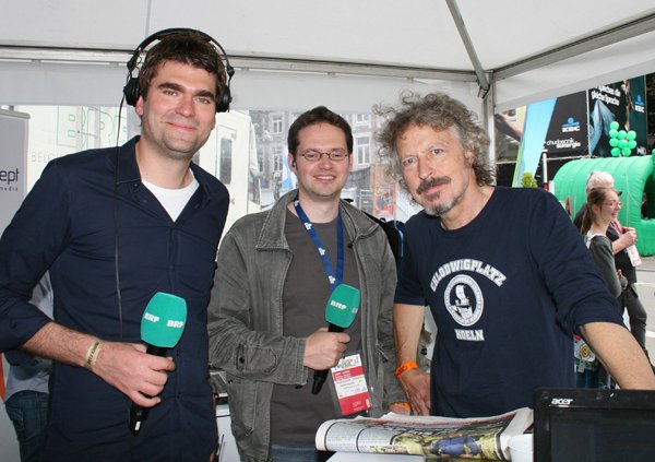 EMM 2013: BRF-Moderatoren Emmanuel Zimmermann und Olivier Krickel mit Wolfgang Niedecken