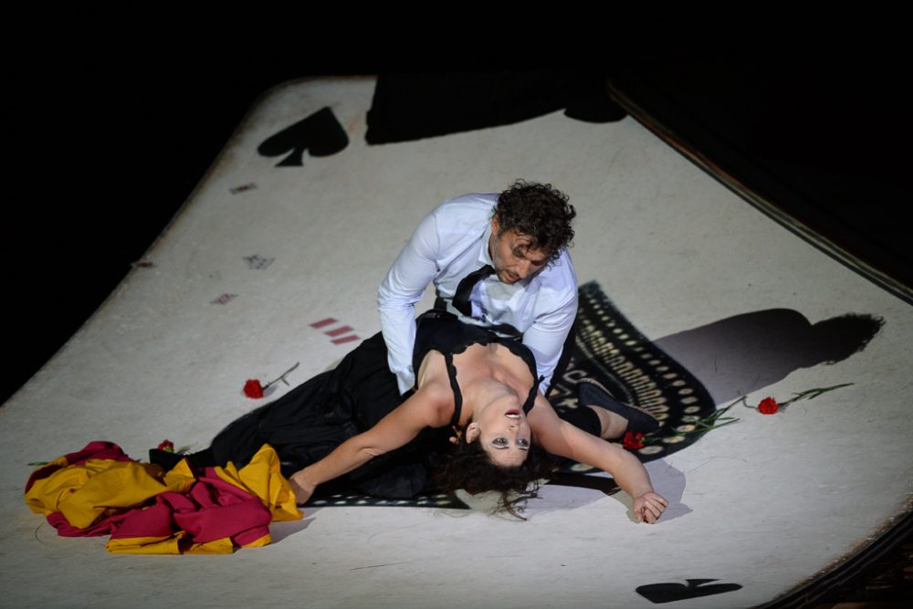 Jonas Kaufmann als Don José und Kate Aldrich als Carmen bei einer Probe am 5.7. im französischen Orange