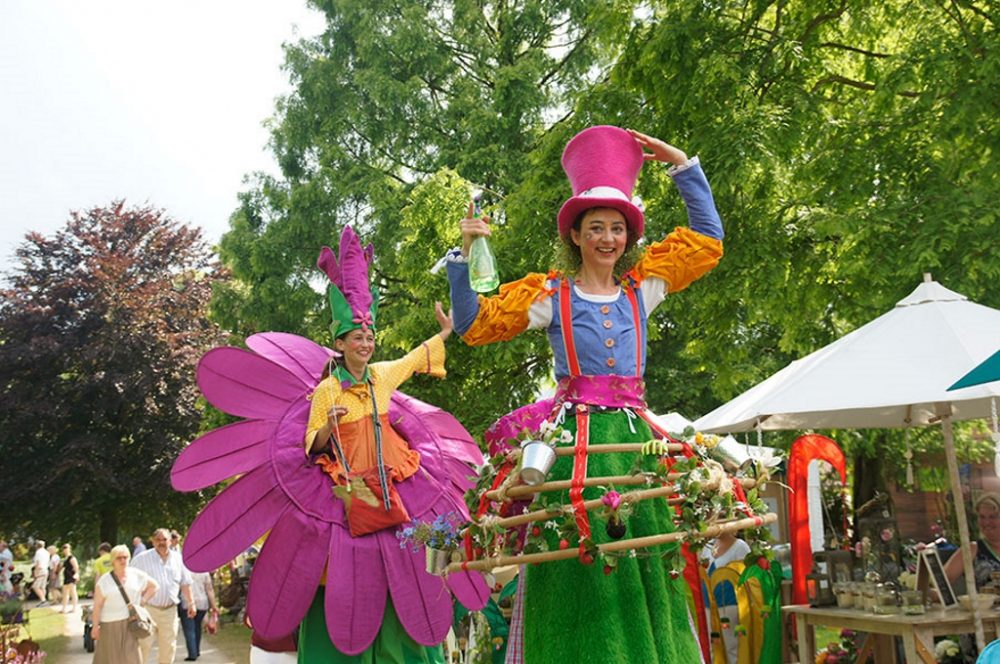 Stelzenduo Petra Raith beim Nationalfeiertag am 21. Juli 2016 in Eupen