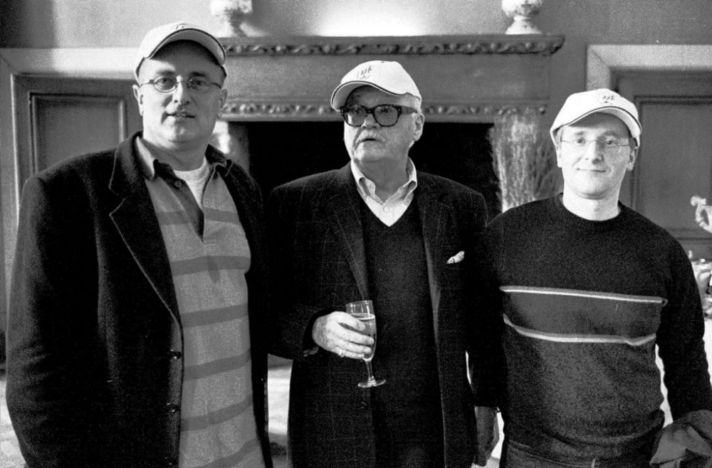 Die BRF-Mitarbeiter Walter Eicher und Jo Michels gratulierten Toots Thielemans zum 80. Geburtstag am 19.4.2002