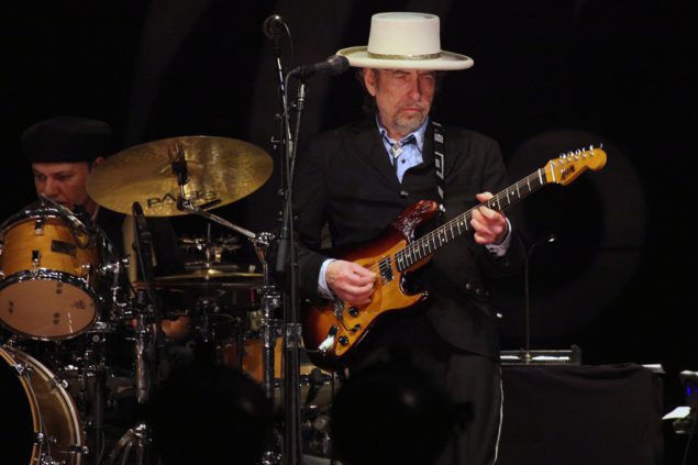 Bob Dylan bei einem Konzert in Tel Aviv im Juni 2011