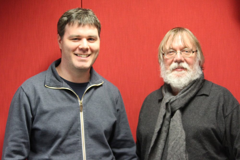 Dirigent Rainer Hilger und Musikredakteur Hans Reul im BRF-Studio