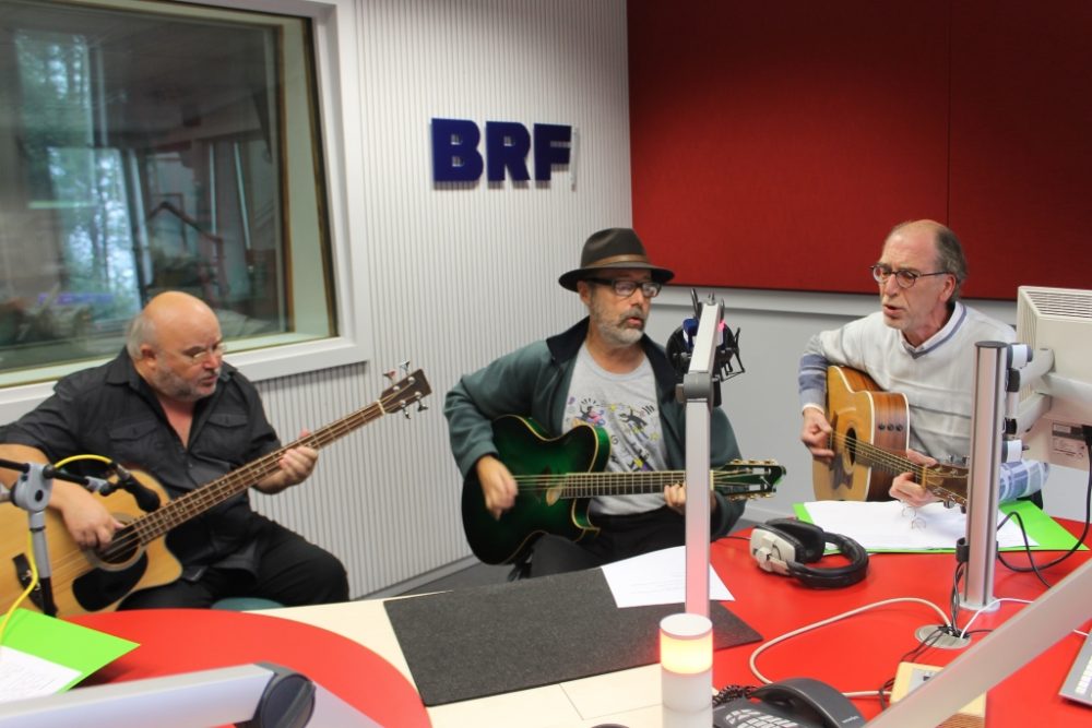 Sing mit! Freddy Poetgen, Hugh Featherstone und Marc Bontemps singen für den guten Zweck.