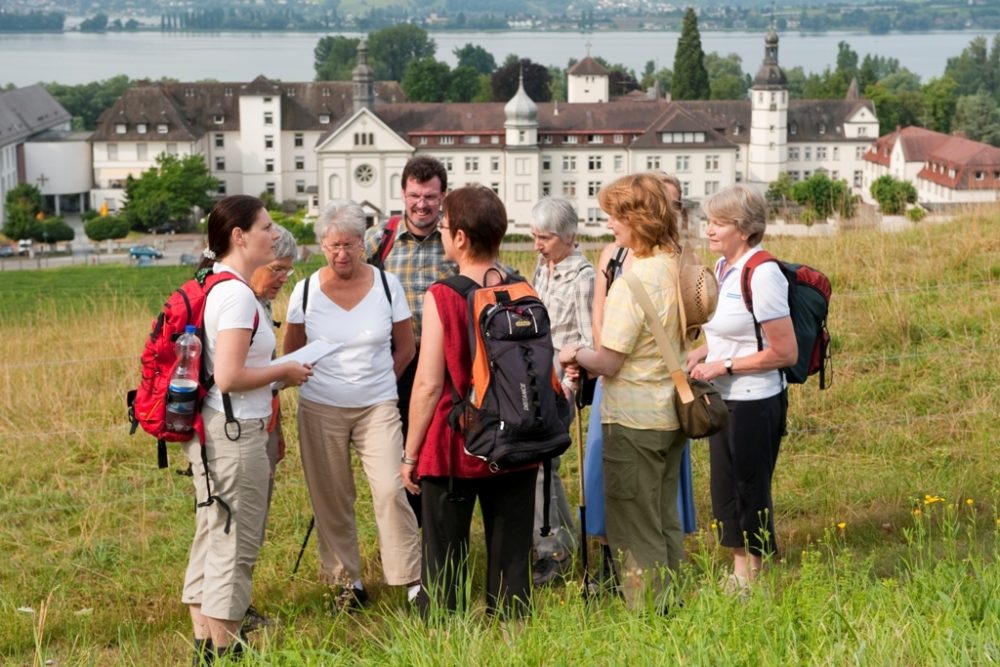 Eine Pilgergruppe vor dem Hotel St.Elisabeth Kloster Hegne