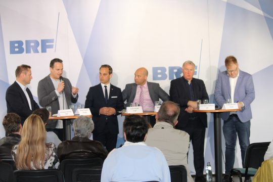 Teilnehmer beim politischen Frühschoppen von links nach rechts Christoph Gentges, Oliver Paasch, Colin Kraft, Michael Balter, Karl-Heinz Lambertz und Freddy Mockel.