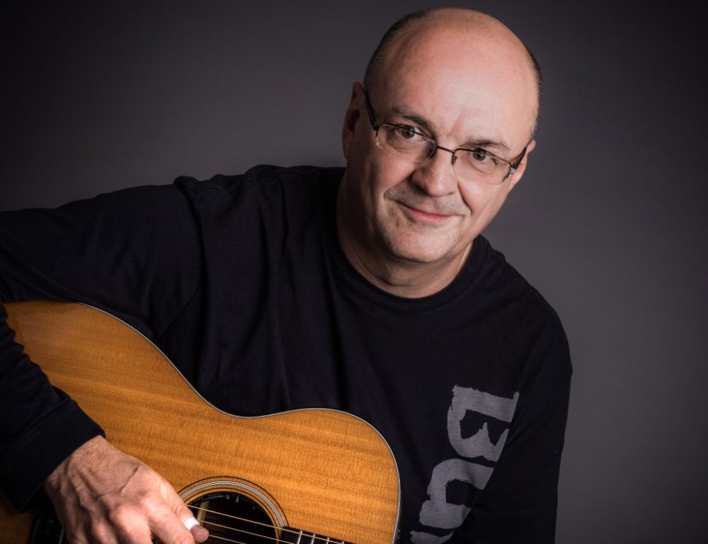 Der Fingerstyle-Gitarrist Jacques Stotzem (Foto: Pascal Winkel)