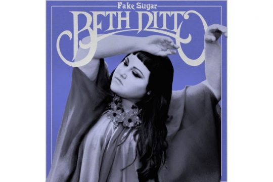 VitaminB: Beth Ditto mit "Fake Sugar"