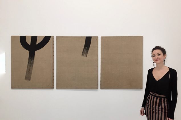 Kuratorin Rosalie Fabre in der Galerie "Garage Cosmos" in Brüssel