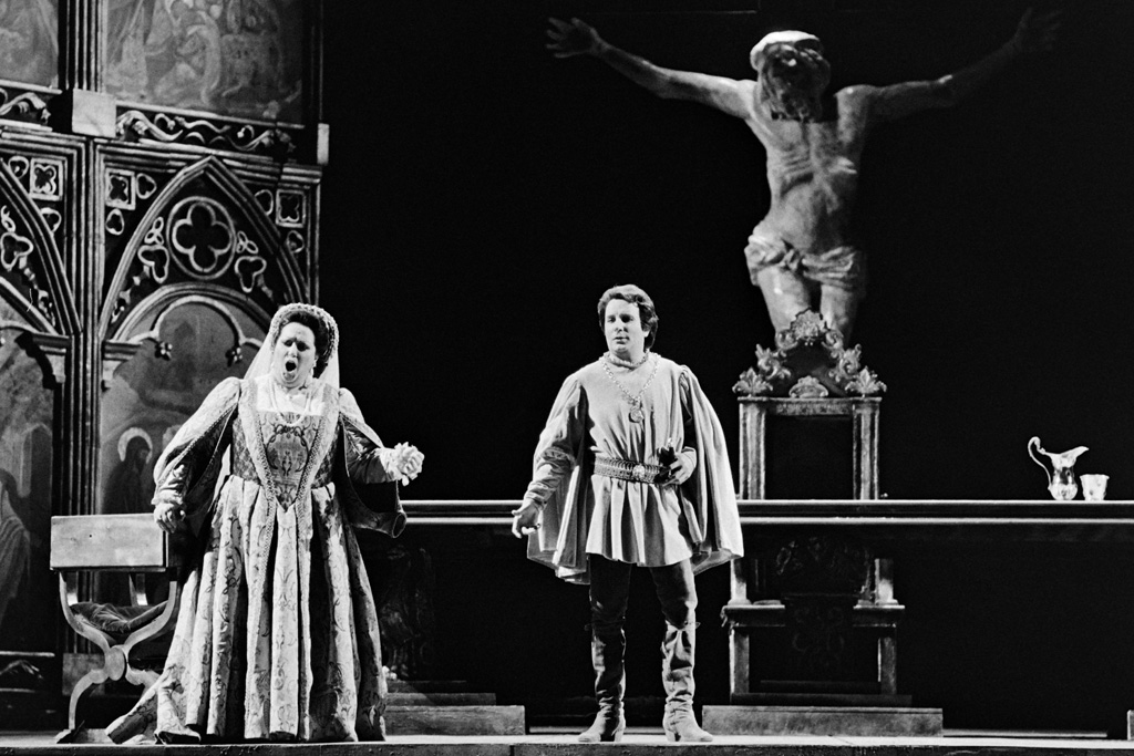Montserrat Caballé und Piero Capucilli in Verdis "Simon Boccanegra" in Orange 1985 (Bild: Gerard Fouet/AFP)