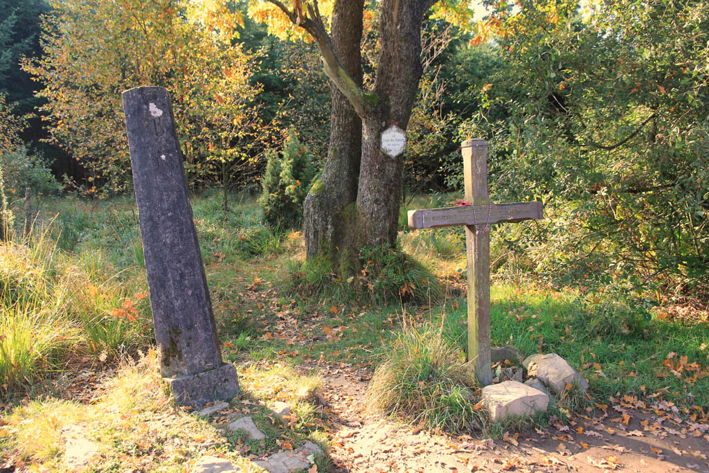 Das "Kreuz der Verlobten" im Hohen Venn (Bild: Ostbelgien.eu)