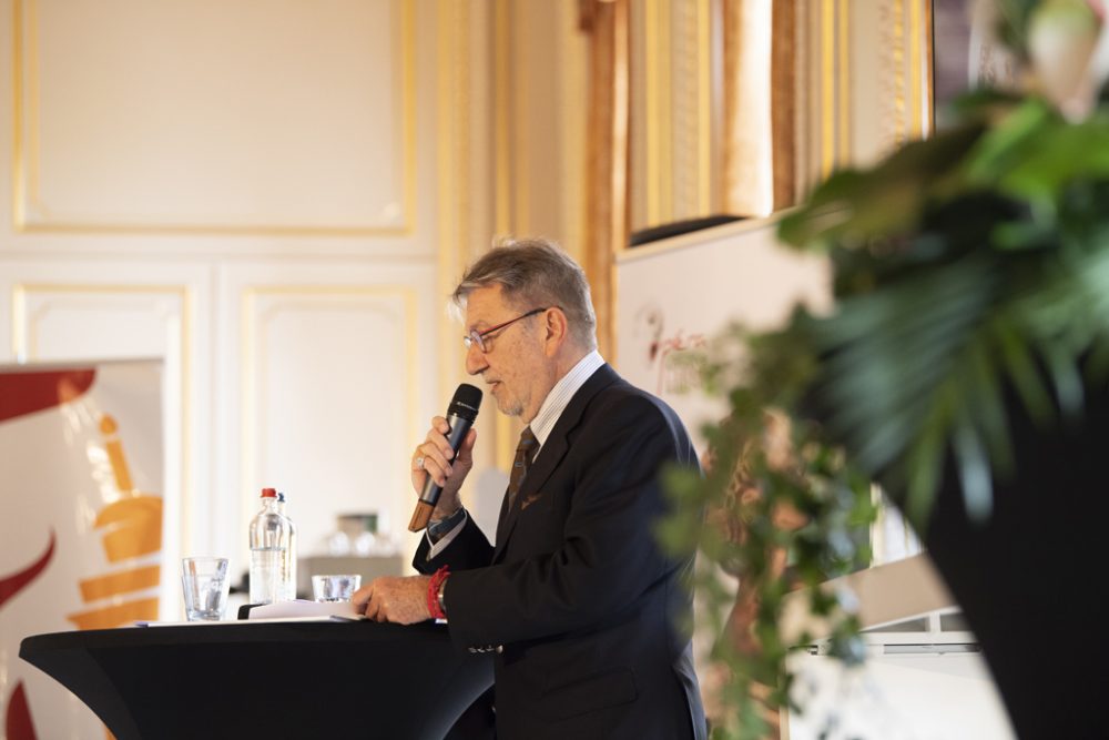 Stefano Mazzonis bei der Pressekonferenz zur Saisonvorstellung 2019-2020 (Bild: Opéra Royal de Wallonie-Liège)