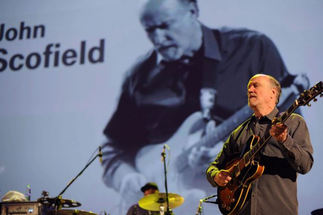 US-Jazz-Gittarist John Scofield am 6.10.2011 in Warschau