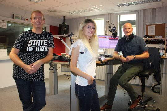 Schauspiel-Workshop vlnr Ausbilder René Blanche, Studentin Veronica Günther und BRF-Moderator Andreas Ryll (Foto: Renate Ducomble, BRF)