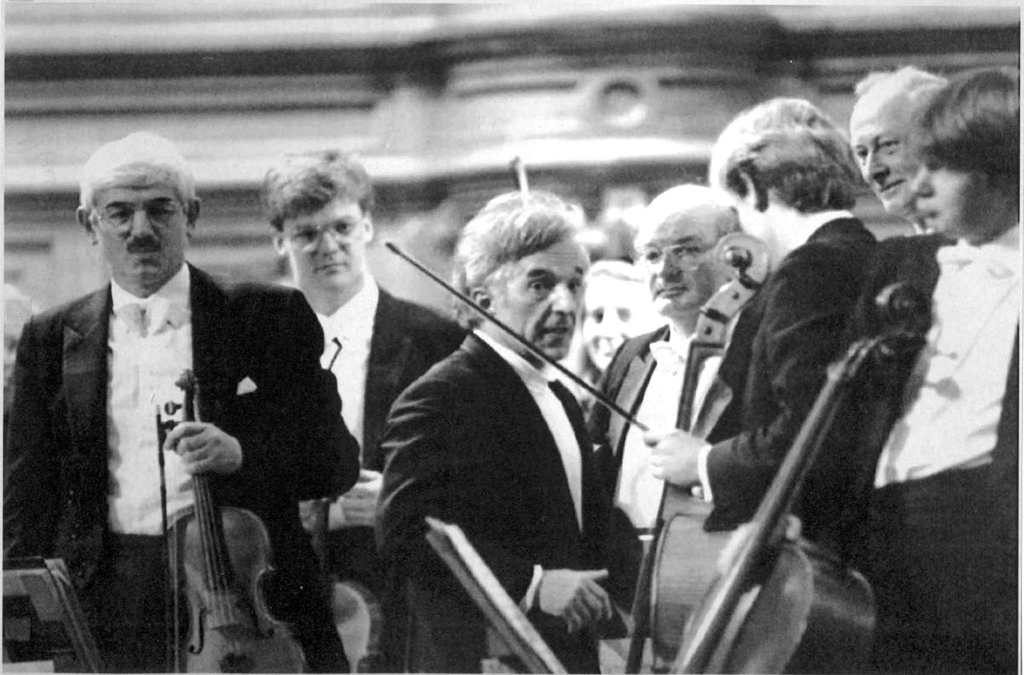 Vladimir Ashkenazy (Mitte) im November 1989 (Archivbild: Belga)
