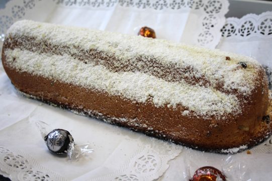 Christstollen (Bild: Melanie Ganser/BRF)