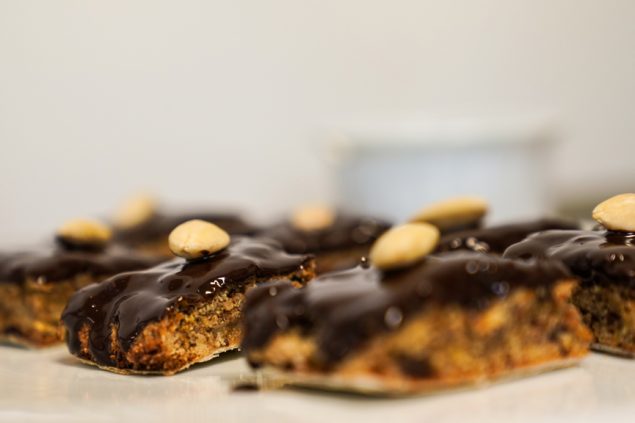 Weihnachtsbäckerei: Judith Peters macht Lebkuchen (Bild: Benedikt Mommer/BRF)