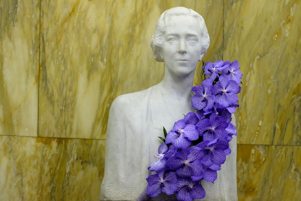 Statue von Königin Elisabeth im Brüsseler Palais des Beaux-Arts (Bild: Nicolas Materlinck/Belga)