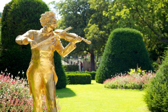 Statue von Walzerkönig Johann Strauß im Wiener Stadtpark (Bild: © Bildagentur PantherMedia / fotokenzo)