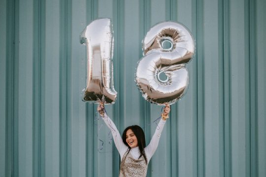 Endlich 18! (Foto: Hannah Busing unsplash)