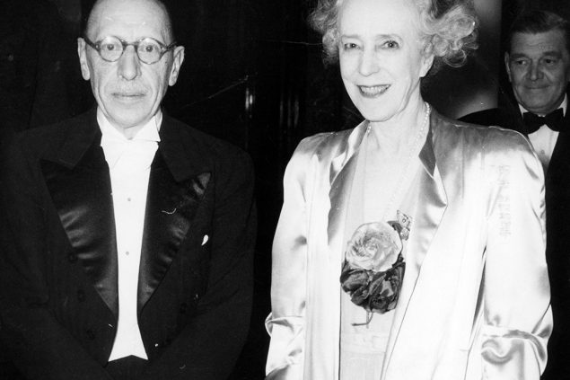 Igor Strawinsky mit Königin Elisabeth 1952 in Brüssel (Archivbild: Belga)
