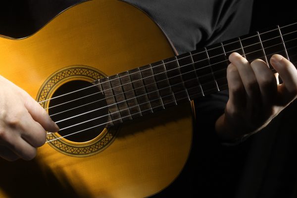 Klassische Gitarre (Bild: © Alena Vlad/Panthermedia)