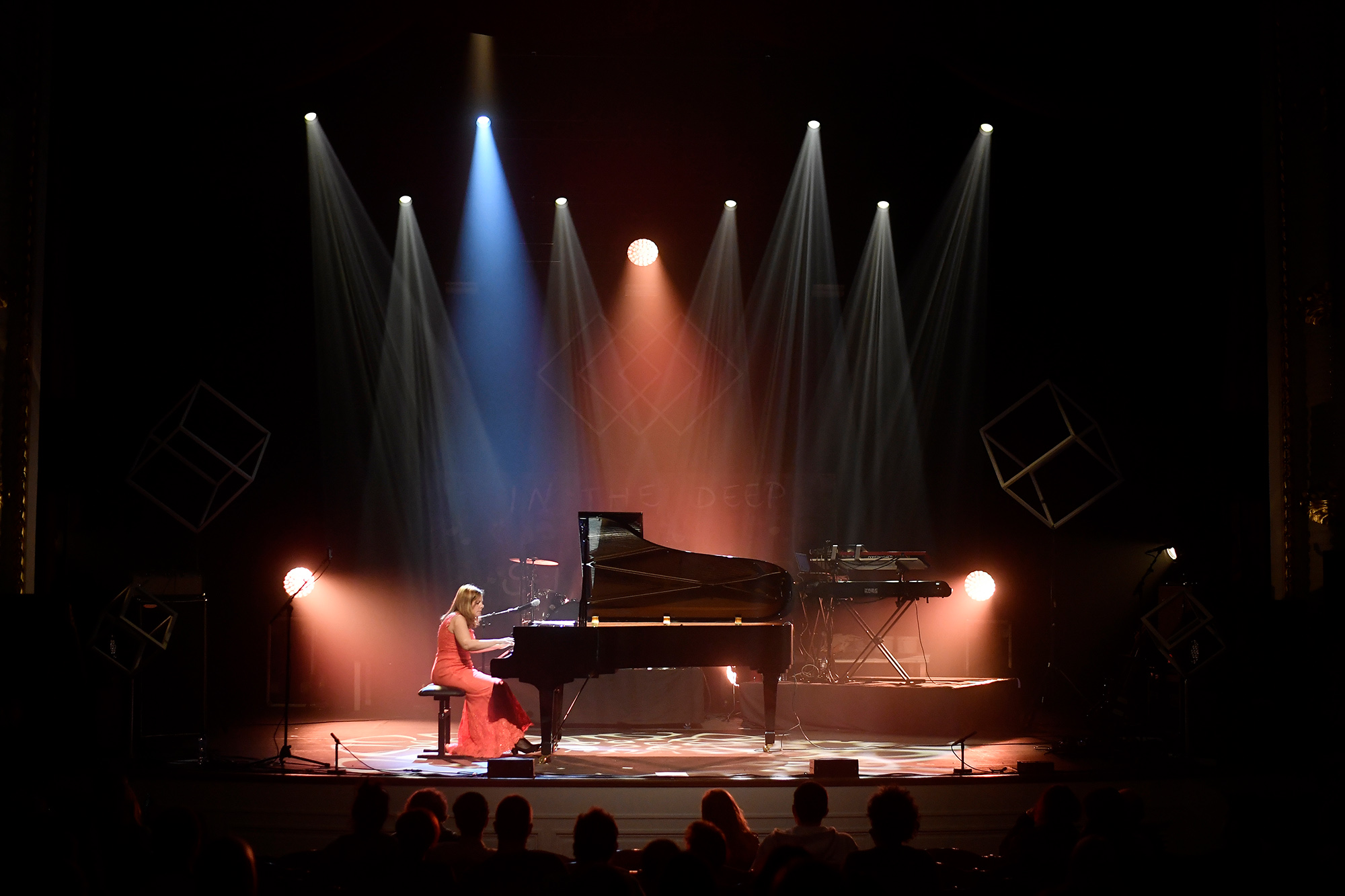 Die Pianistin Eliane Reyes bei einem Covid-Safe-Konzert am 7.5.2021 in Spa (Bild: John Thys/Belga)