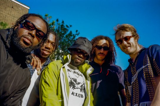 Wo ich hingehöre: Ezra Collective haben ihr zweites Album "Where I'm Meant To Be" draußen (Bild: Aliyah Otchere)