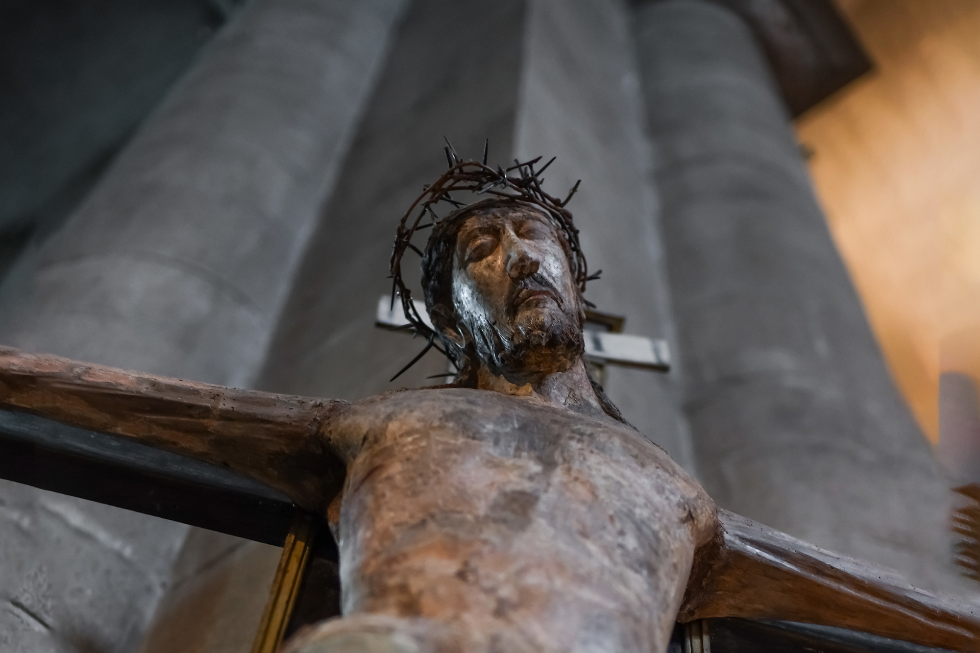 Statue von Jesus hängt an einem Kreuz (Illustrationsbild: © Bildagentur PantherMedia/Godi (YAYMicro))