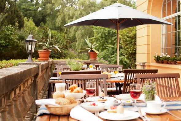 Orangerie Terrasse Frühstück