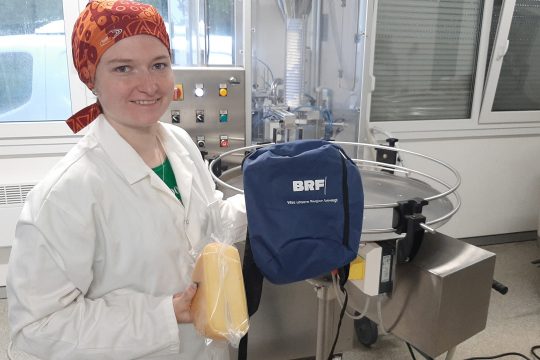 Sommerrucksack: Zu Besuch in der "Kleinen Milchmanufaktur" (Bild: Manuel Zimmermann/BRF)