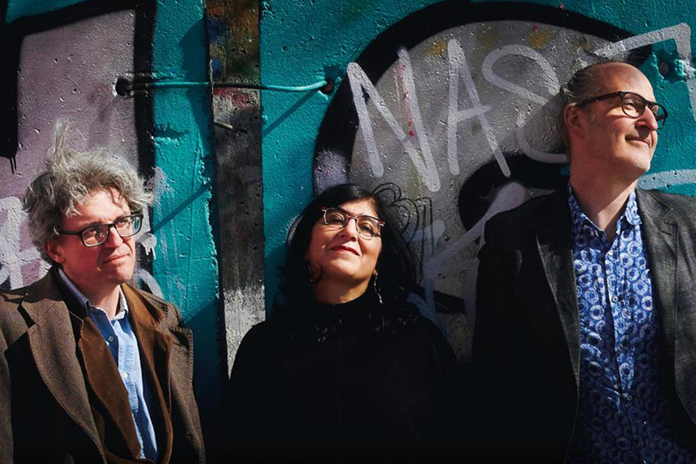 Carmelo Leotta, Ana Paz und Christoph Hillmann sind das Ana Paz Trio“ (Bild: Maria Tonn/Hillmann Design)