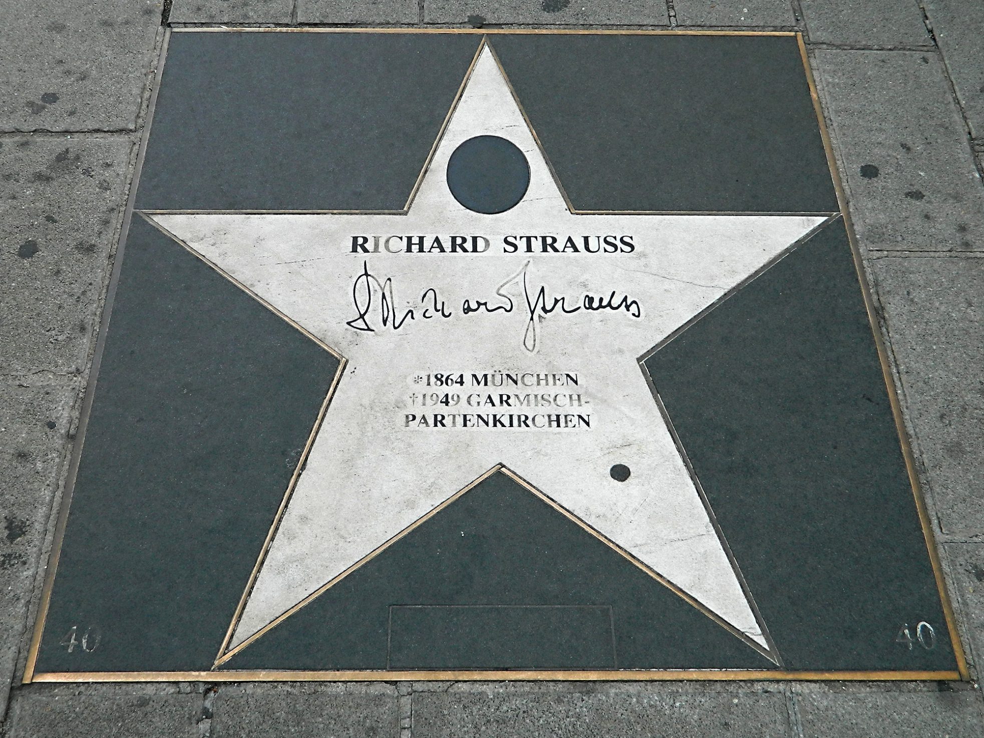 Richard-Strauss-Denkmal auf der Wiener Musik-Meile (Bild: © PantherMedia/Zdene)