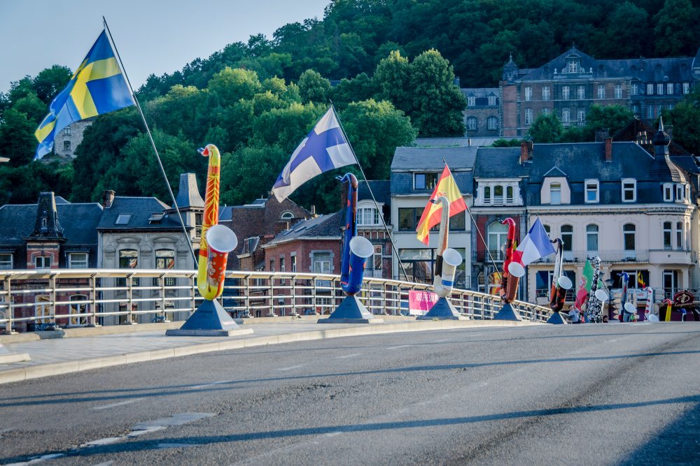 Saxofone auf Brücke in Dinant (Illustrationsbild: © Bildagentur PantherMedia/Sue Martin)