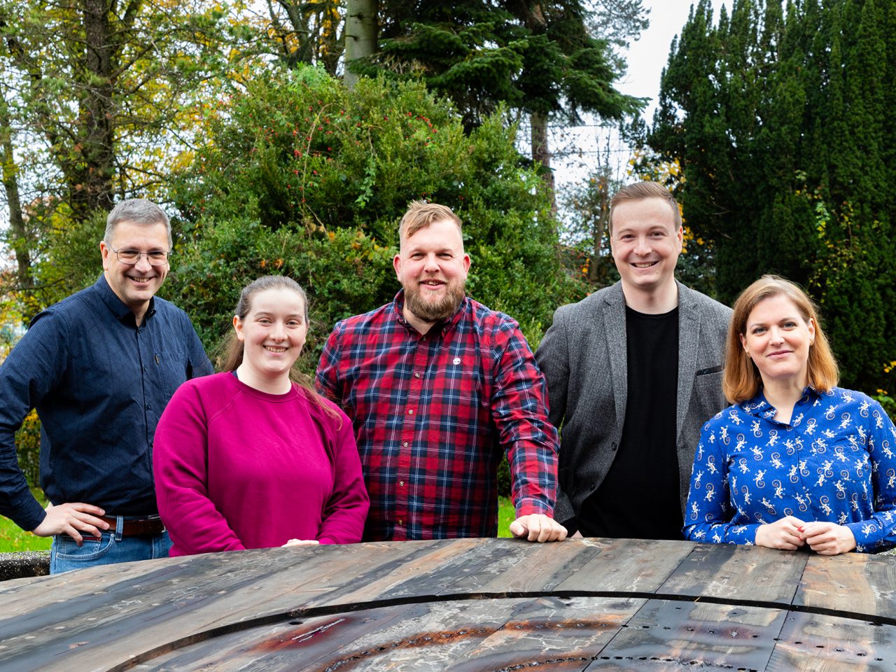 Die BRF-Sportredaktion: Stephan Pesch, Lindsay Ahn, Christophe Ramjoie, Robin Emonts und Katrin Margraff (Bild: Julien Claessen/BRF)
