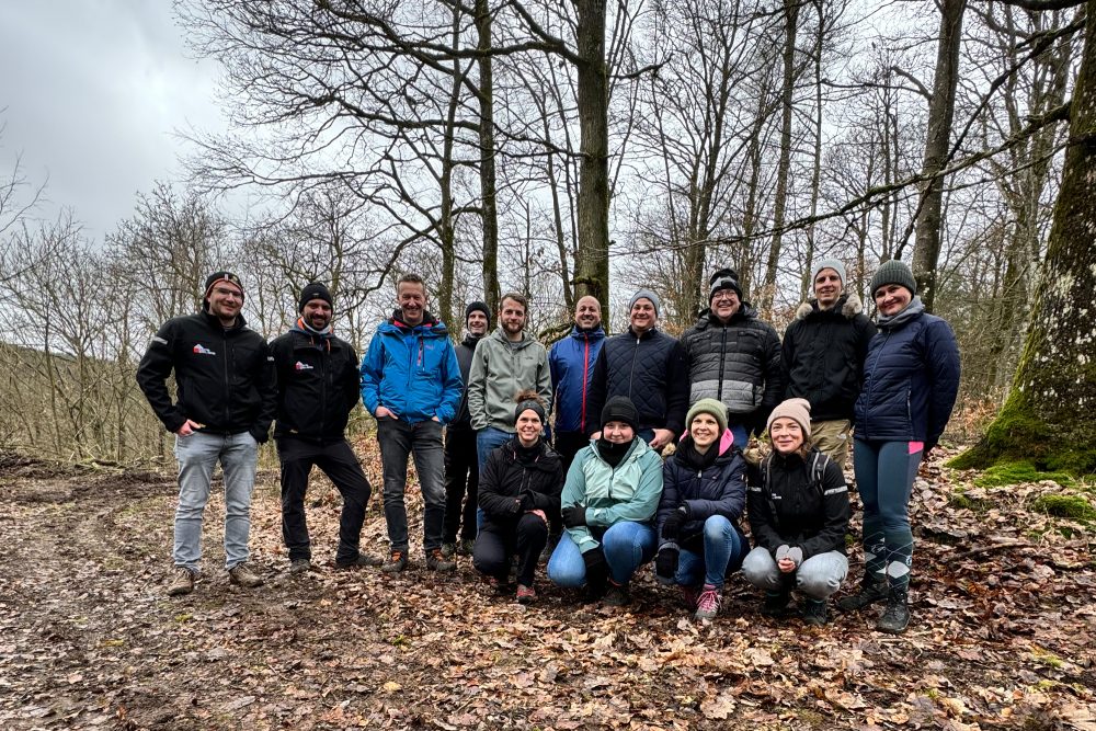 Benefiz-Marathon: Das Team von Elektro Born-Meyer wanderte am Dienstag durchs luxemburgische Hosingen (Bild: Robin Emonts/BRF)