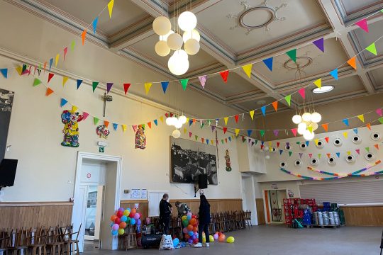 Vorbereitungen für die Karnevalstage im Kolpinghaus (Archivbild: Raffaela Schaus/BRF)