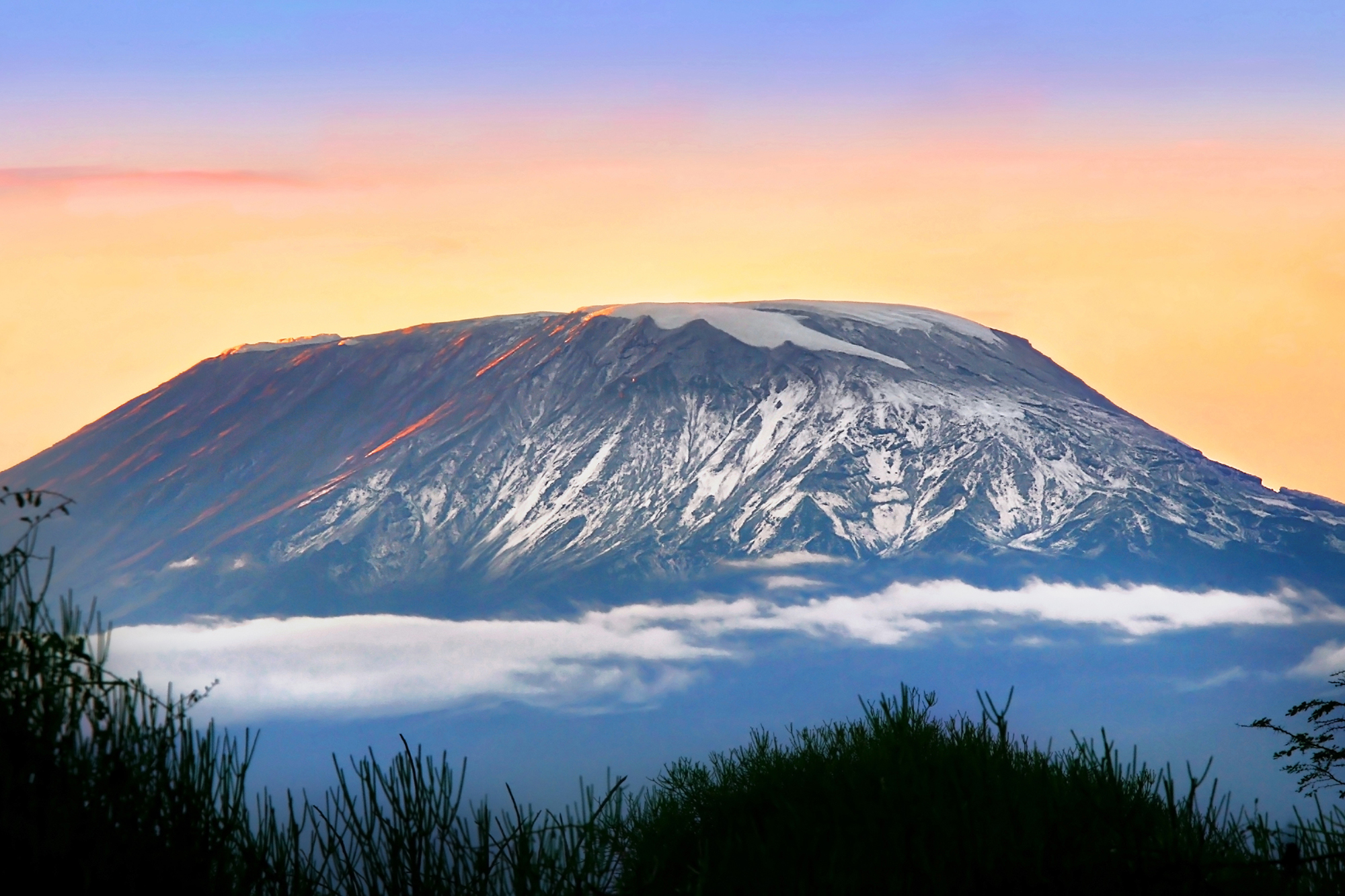 Sonnenaufgang auf dem Kilimandscharo (Bild: © Anna_Om/PantherMedia)