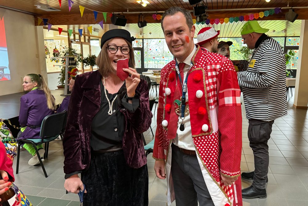 Fettdonnerstag im BRF: BRF-Redakteurin Gudrun Hunold mit BRF-Direktor Alain Kniebs (Bild: Sylke Tegtmeier/BRF)