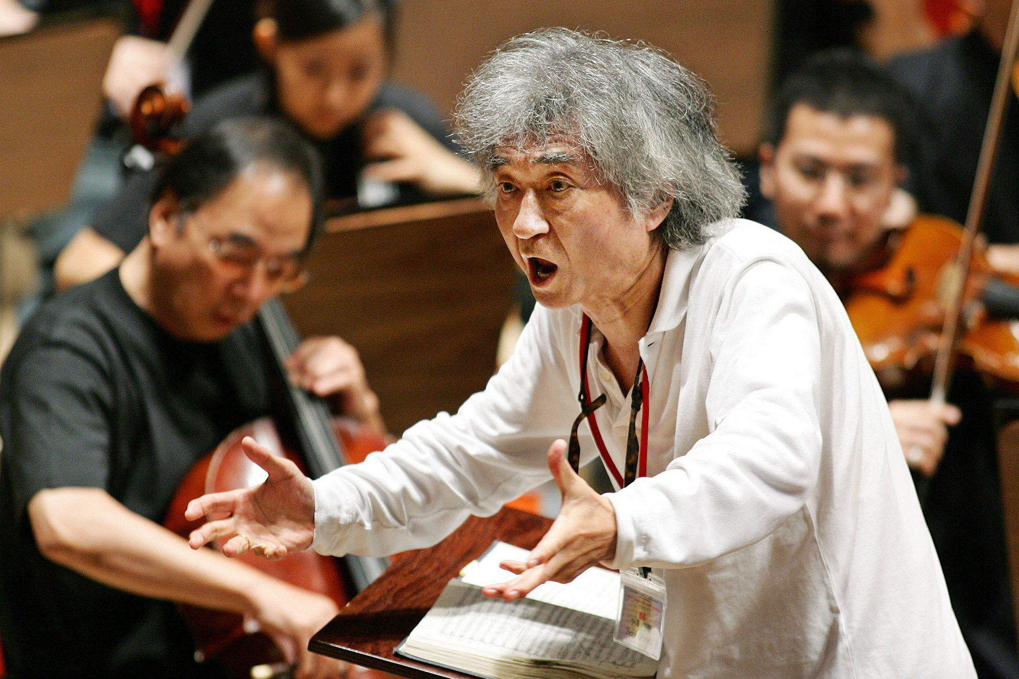 Seiji Ozawa 2006 bei Proben im Aichi Prefectural Theater in Nagoya (Bild: Jiji Press/AFP)