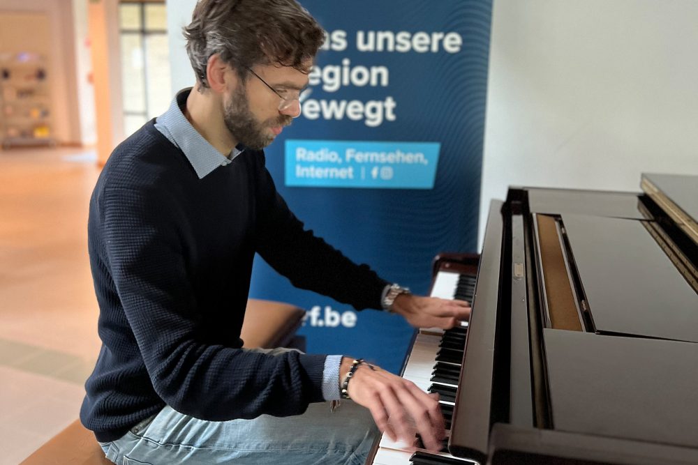 Stefan Pitz am Flügel im BRF-Foyer