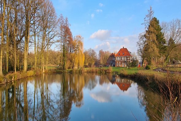 hausansicht-teich-slide-big